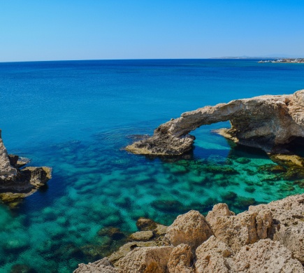 lagoon with the caves_2